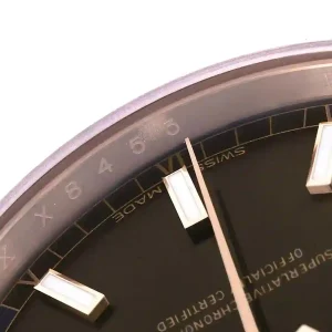 close view of the watch 